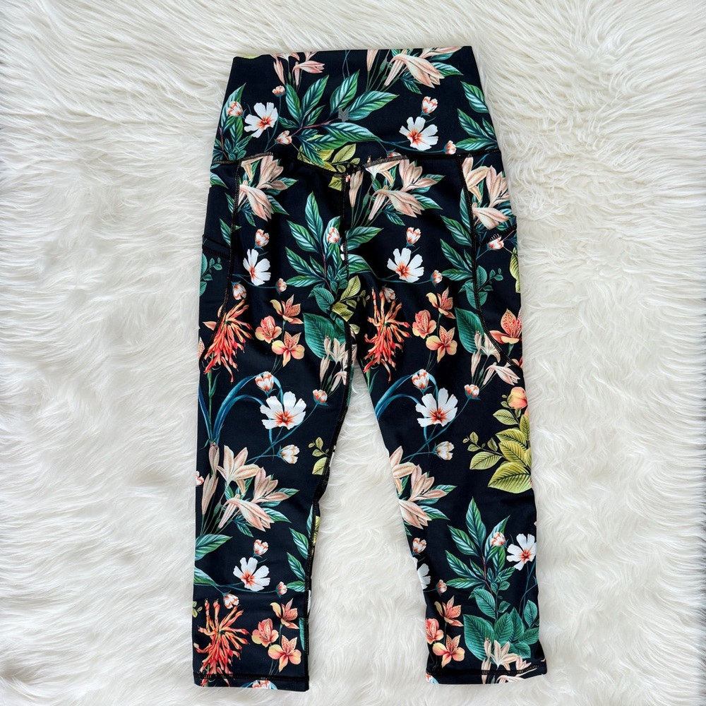 Women High Waisted Yoga Capri with Pockets - Picture 4 of 10